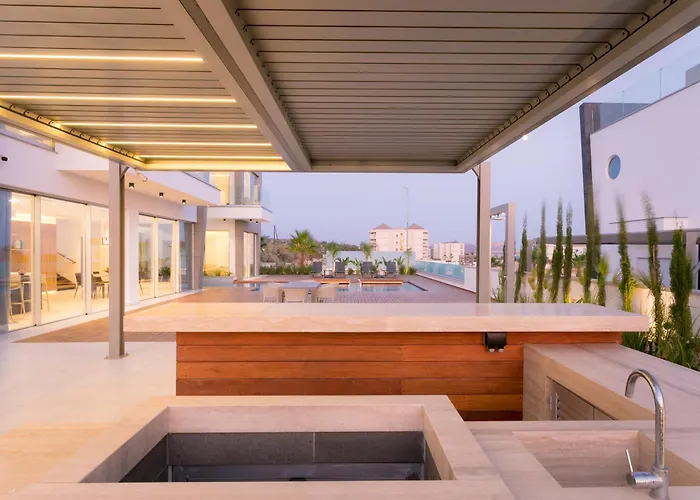 فيلة Seaview Luxury *